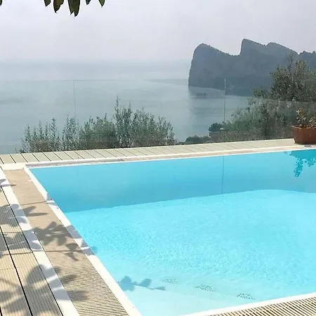 Sirenuse Sleeps 8 Pool Air Con Wifi