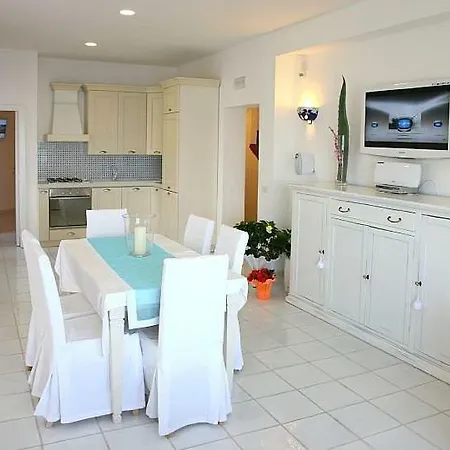 Villa Sirenuse Sleeps 8 Pool Air Con Wifi *