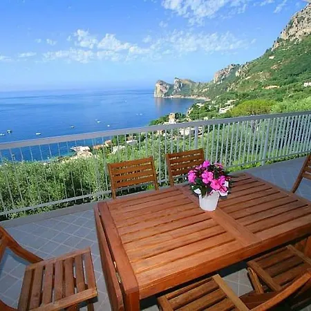 Sirenuse Sleeps 8 Pool Air Con Wifi Villa *